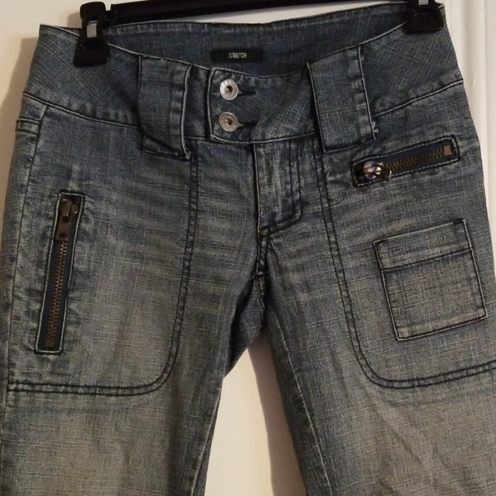 NWOT Awesome Guess Stretch Jeans - Picture 1 of 8